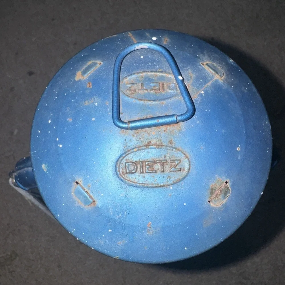 Vintage Dietz Blue No.8 D-LITE Kerosene Lantern Lamp NY USA Original Globe Broke